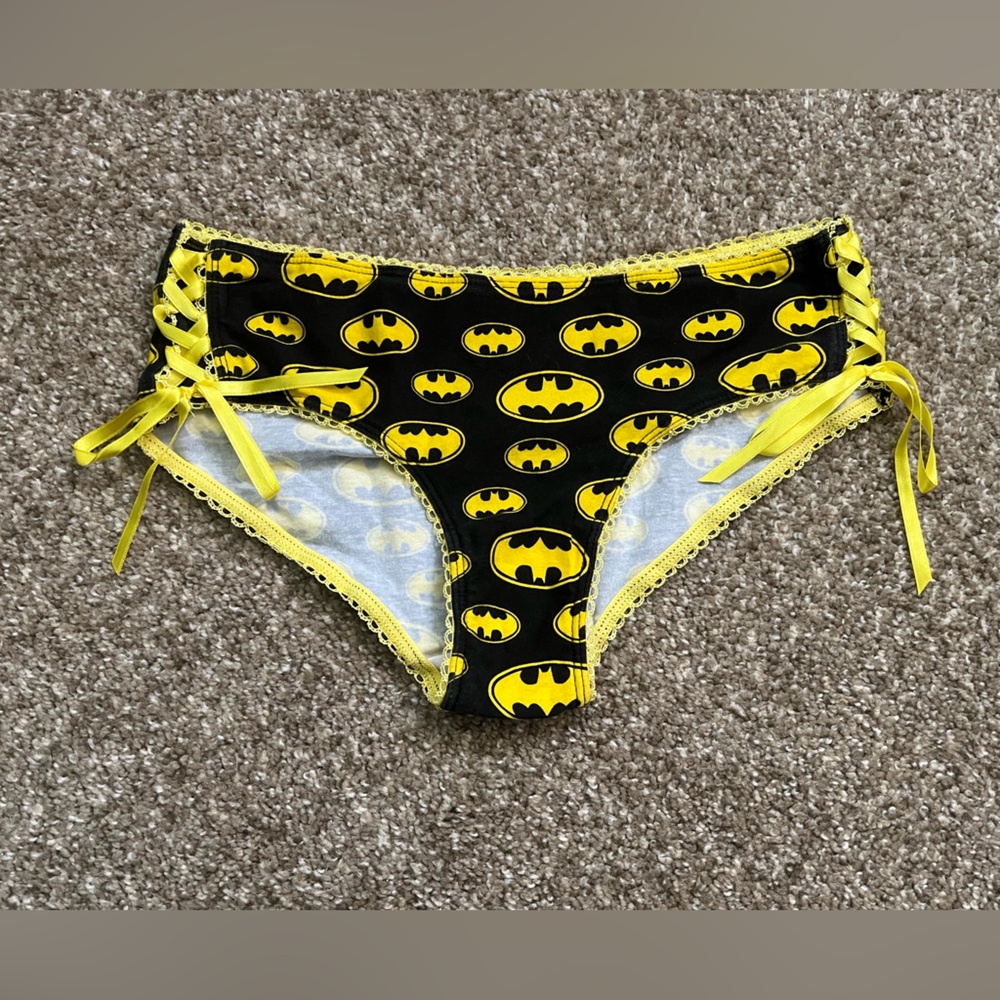 Undergirl DC Comics Batman Panties Underwear Lace-Up Corset Sides Black Yellow